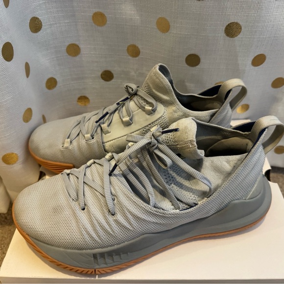 Steph curry shoes, barely warn - Picture 1 of 3
